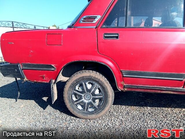 Красный ВАЗ 2107, объемом двигателя 16 л и пробегом 0 тыс. км за 299 $, фото 2 на Automoto.ua