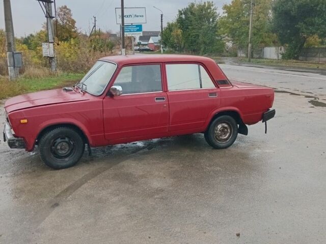 Красный ВАЗ 2107, объемом двигателя 1.5 л и пробегом 82 тыс. км за 650 $, фото 2 на Automoto.ua