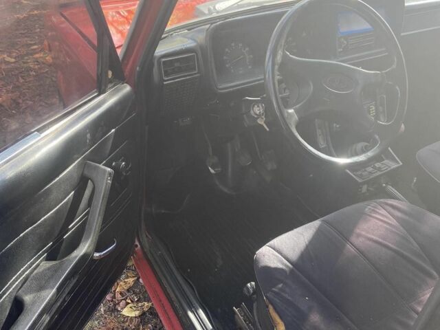 ВАЗ 2107 1995 в Покровском на Automoto.ua Красный ВАЗ 2107, объемом двигателя 3 л и пробегом 70 тыс. км за 668 $, фото 5 на Automoto.ua