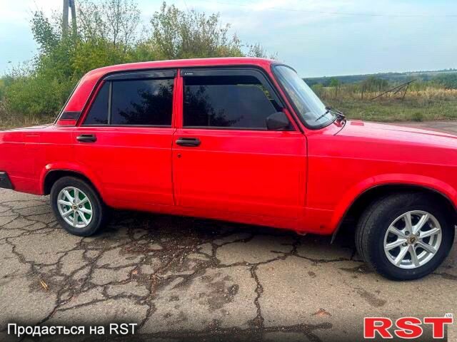 Красный ВАЗ 2107, объемом двигателя 1.5 л и пробегом 98 тыс. км за 2500 $, фото 2 на Automoto.ua