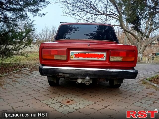 Красный ВАЗ 2107, объемом двигателя 16 л и пробегом 85 тыс. км за 1000 $, фото 1 на Automoto.ua