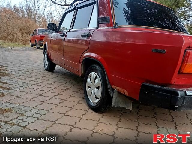Красный ВАЗ 2107, объемом двигателя 16 л и пробегом 85 тыс. км за 1000 $, фото 3 на Automoto.ua