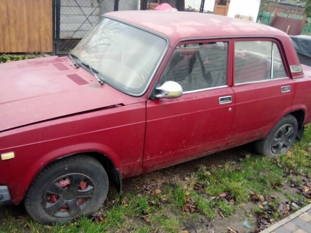 Красный ВАЗ 2107, объемом двигателя 1 л и пробегом 1 тыс. км за 500 $, фото 2 на Automoto.ua
