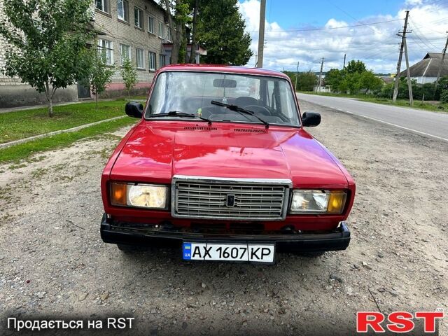 Красный ВАЗ 2107, объемом двигателя 1.6 л и пробегом 150 тыс. км за 700 $, фото 1 на Automoto.ua