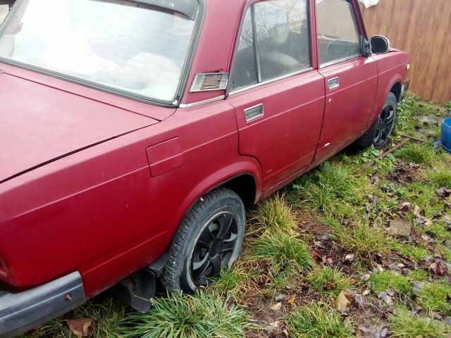 Красный ВАЗ 2107, объемом двигателя 1 л и пробегом 1 тыс. км за 500 $, фото 4 на Automoto.ua