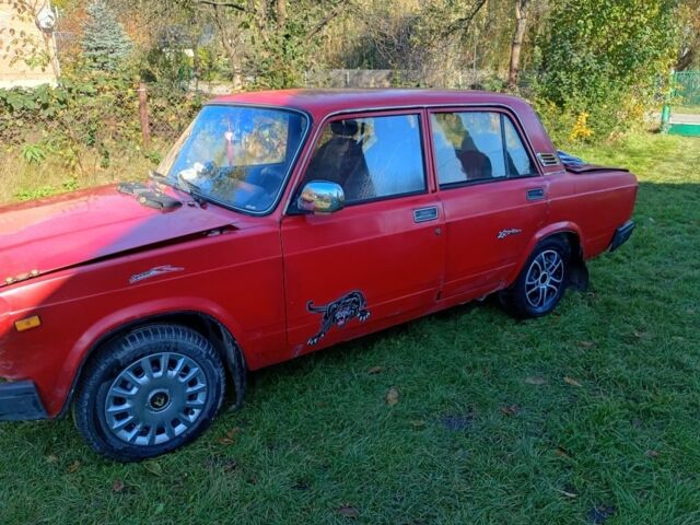 Красный ВАЗ 2107, объемом двигателя 1.6 л и пробегом 737 тыс. км за 550 $, фото 2 на Automoto.ua