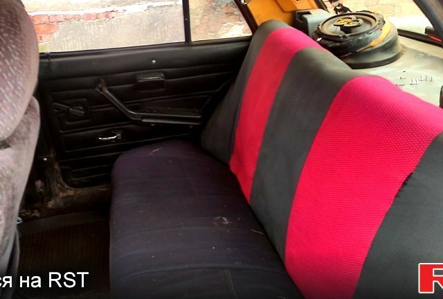 Красный ВАЗ 2107, объемом двигателя 1.6 л и пробегом 150 тыс. км за 375 $, фото 4 на Automoto.ua