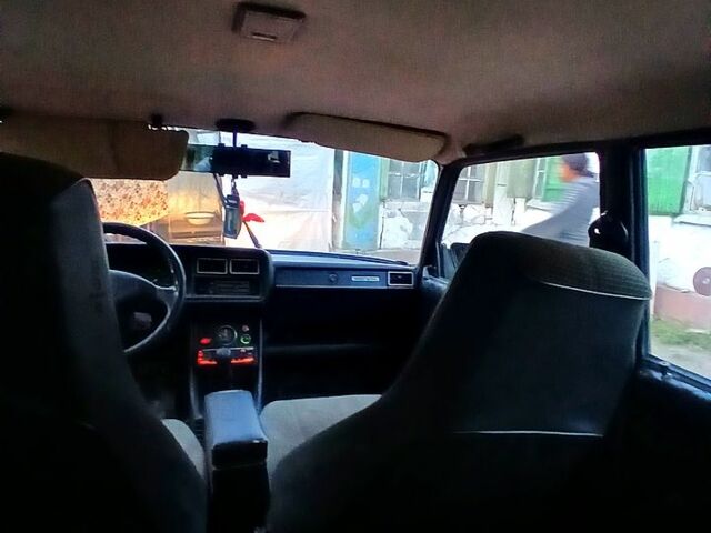 ВАЗ 2107 1996 у Новомосковске на Automoto.ua Червоний ВАЗ 2107, об'ємом двигуна 1.5 л та пробігом 200 тис. км за 1200 $, фото 4 на Automoto.ua