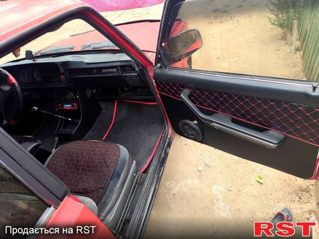 Красный ВАЗ 2107, объемом двигателя 1.5 л и пробегом 0 тыс. км за 1100 $, фото 4 на Automoto.ua