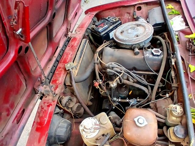 Красный ВАЗ 2107, объемом двигателя 1.5 л и пробегом 0 тыс. км за 650 $, фото 3 на Automoto.ua