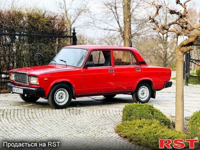 Красный ВАЗ 2107, объемом двигателя 1.5 л и пробегом 200 тыс. км за 1300 $, фото 4 на Automoto.ua