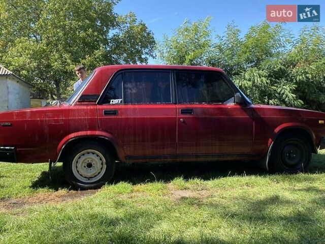 Красный ВАЗ 2107, объемом двигателя 1.5 л и пробегом 98 тыс. км за 1300 $, фото 1 на Automoto.ua