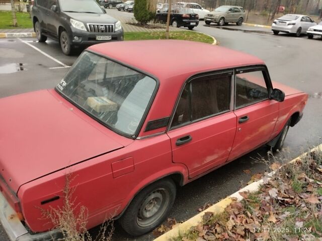 Красный ВАЗ 2107, объемом двигателя 1.5 л и пробегом 200 тыс. км за 592 $, фото 1 на Automoto.ua