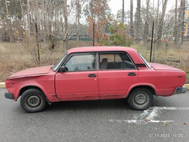 Красный ВАЗ 2107, объемом двигателя 1.5 л и пробегом 200 тыс. км за 592 $, фото 3 на Automoto.ua