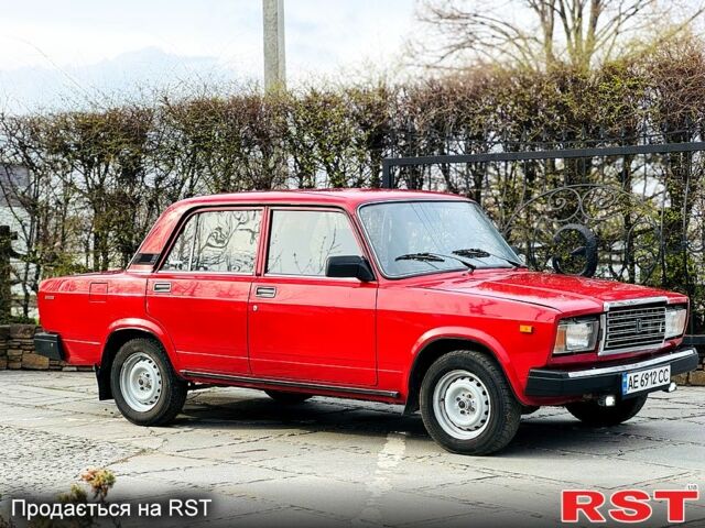 Красный ВАЗ 2107, объемом двигателя 1.5 л и пробегом 200 тыс. км за 1300 $, фото 2 на Automoto.ua