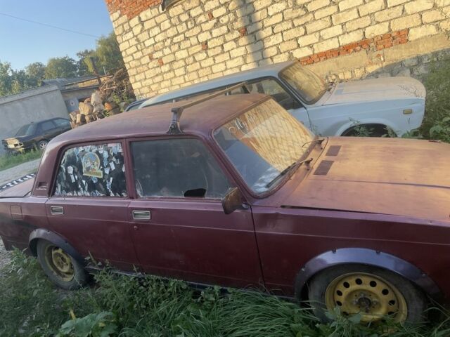Красный ВАЗ 2107, объемом двигателя 1.3 л и пробегом 100 тыс. км за 550 $, фото 3 на Automoto.ua