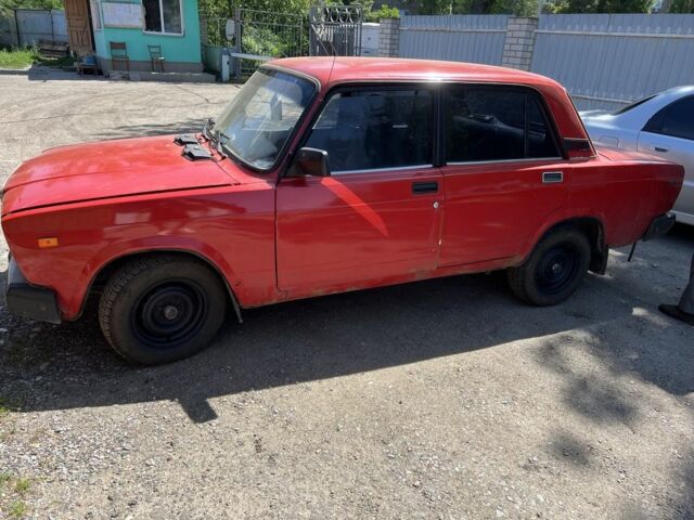 Красный ВАЗ 2107, объемом двигателя 1.5 л и пробегом 98 тыс. км за 1000 $, фото 1 на Automoto.ua