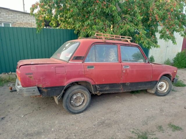 Красный ВАЗ 2107, объемом двигателя 1.5 л и пробегом 31 тыс. км за 361 $, фото 2 на Automoto.ua