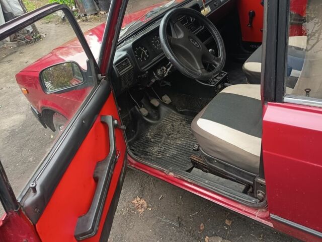ВАЗ 2107 1996 в Белогорье на Automoto.ua Красный ВАЗ 2107, объемом двигателя 1.5 л и пробегом 140 тыс. км за 1200 $, фото 7 на Automoto.ua