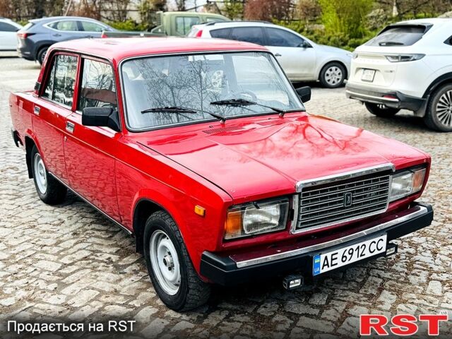 Красный ВАЗ 2107, объемом двигателя 1.5 л и пробегом 200 тыс. км за 1300 $, фото 1 на Automoto.ua