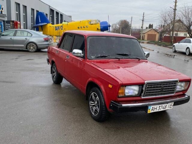 Красный ВАЗ 2107, объемом двигателя 1.5 л и пробегом 250 тыс. км за 1100 $, фото 1 на Automoto.ua