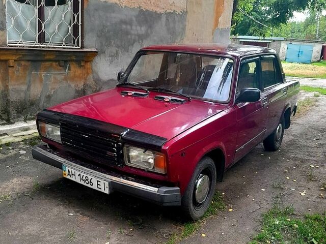 Красный ВАЗ 2107, объемом двигателя 1.5 л и пробегом 180 тыс. км за 500 $, фото 2 на Automoto.ua