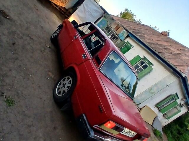ВАЗ 2107 1996 у Новомосковске на Automoto.ua Червоний ВАЗ 2107, об'ємом двигуна 1.5 л та пробігом 200 тис. км за 1200 $, фото 1 на Automoto.ua