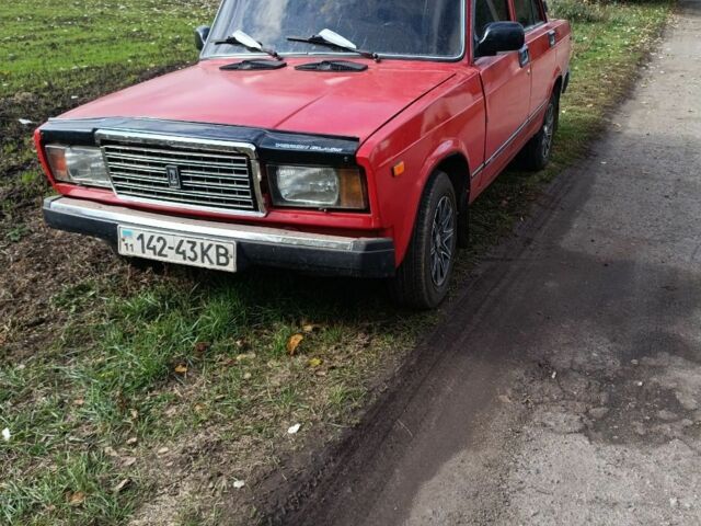 ВАЗ 2107 1996 в Черкассах на Automoto.ua Красный ВАЗ 2107, объемом двигателя 0 л и пробегом 2 тыс. км за 721 $, фото 1 на Automoto.ua