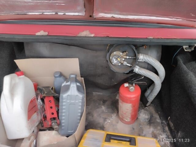 Красный ВАЗ 2107, объемом двигателя 1.5 л и пробегом 200 тыс. км за 592 $, фото 5 на Automoto.ua