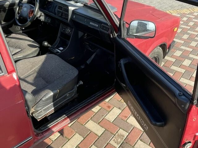 Красный ВАЗ 2107, объемом двигателя 1.5 л и пробегом 3 тыс. км за 650 $, фото 4 на Automoto.ua