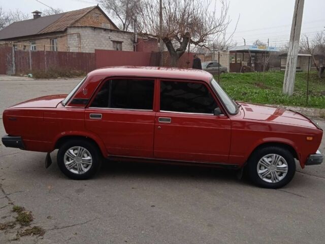 Красный ВАЗ 2107, объемом двигателя 1.5 л и пробегом 98 тыс. км за 615 $, фото 2 на Automoto.ua