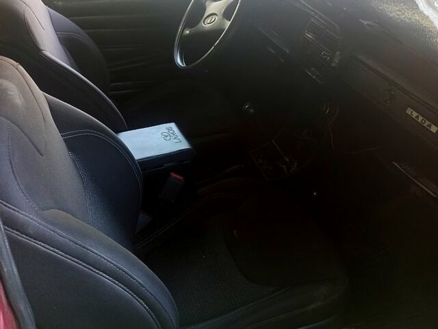 Красный ВАЗ 2107, объемом двигателя 1.5 л и пробегом 300 тыс. км за 720 $, фото 4 на Automoto.ua