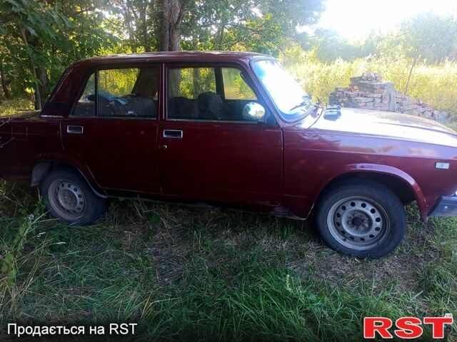 Красный ВАЗ 2107, объемом двигателя 1.5 л и пробегом 300 тыс. км за 720 $, фото 2 на Automoto.ua