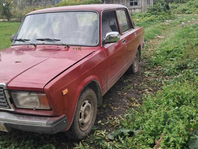 ВАЗ 2107 1997 в Волочиске на Automoto.ua Красный ВАЗ 2107, объемом двигателя 1.5 л и пробегом 90 тыс. км за 720 $, фото 2 на Automoto.ua