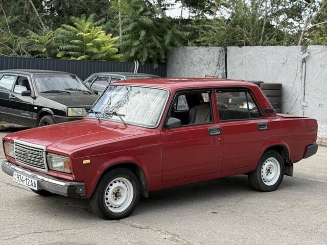 Красный ВАЗ 2107, объемом двигателя 1.5 л и пробегом 200 тыс. км за 400 $, фото 2 на Automoto.ua
