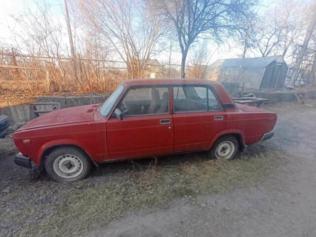 Красный ВАЗ 2107, объемом двигателя 1.5 л и пробегом 70 тыс. км за 393 $, фото 1 на Automoto.ua