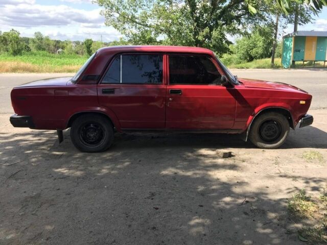 Красный ВАЗ 2107, объемом двигателя 1 л и пробегом 67 тыс. км за 588 $, фото 1 на Automoto.ua