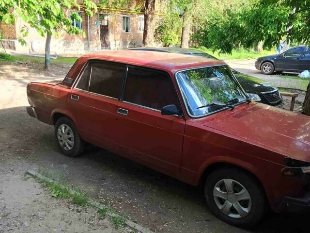 Красный ВАЗ 2107, объемом двигателя 0 л и пробегом 200 тыс. км за 602 $, фото 1 на Automoto.ua