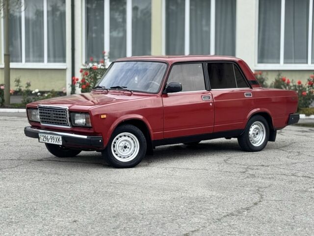Красный ВАЗ 2107, объемом двигателя 1.5 л и пробегом 80 тыс. км за 1350 $, фото 4 на Automoto.ua