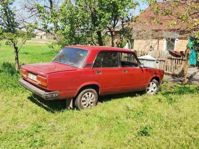 Красный ВАЗ 2107, объемом двигателя 0 л и пробегом 200 тыс. км за 602 $, фото 2 на Automoto.ua