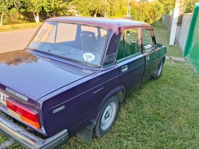 Красный ВАЗ 2107, объемом двигателя 2 л и пробегом 127 тыс. км за 1050 $, фото 1 на Automoto.ua