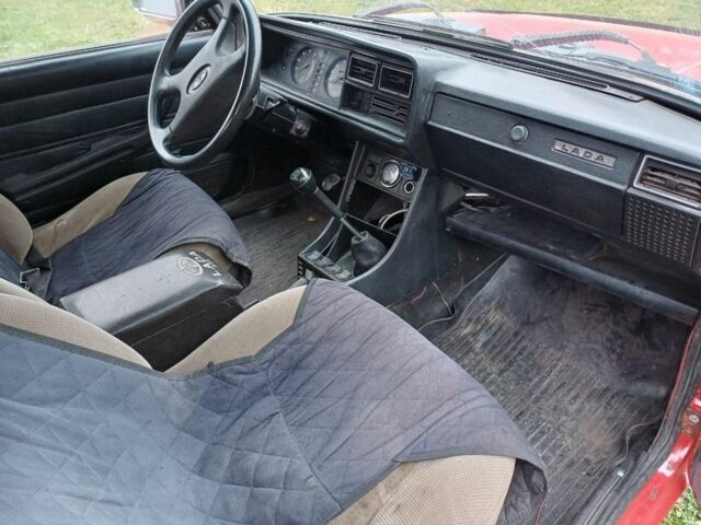 Красный ВАЗ 2107, объемом двигателя 1.5 л и пробегом 82 тыс. км за 1100 $, фото 6 на Automoto.ua