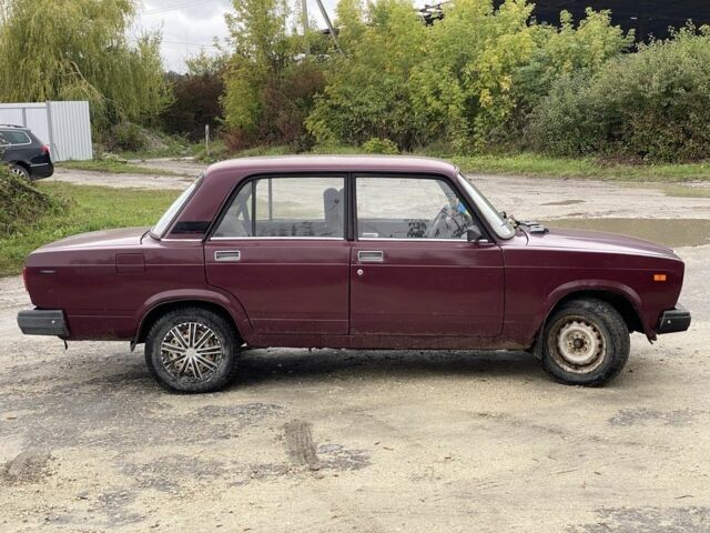 Красный ВАЗ 2107, объемом двигателя 1.5 л и пробегом 100 тыс. км за 599 $, фото 4 на Automoto.ua