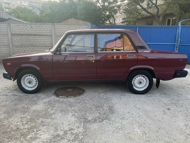 Красный ВАЗ 2107, объемом двигателя 1.5 л и пробегом 78 тыс. км за 2100 $, фото 1 на Automoto.ua