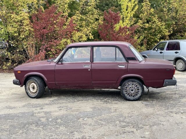 Красный ВАЗ 2107, объемом двигателя 1.5 л и пробегом 100 тыс. км за 599 $, фото 1 на Automoto.ua