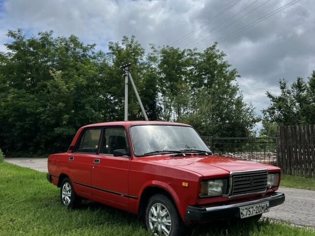 Красный ВАЗ 2107, объемом двигателя 1.5 л и пробегом 90 тыс. км за 650 $, фото 2 на Automoto.ua