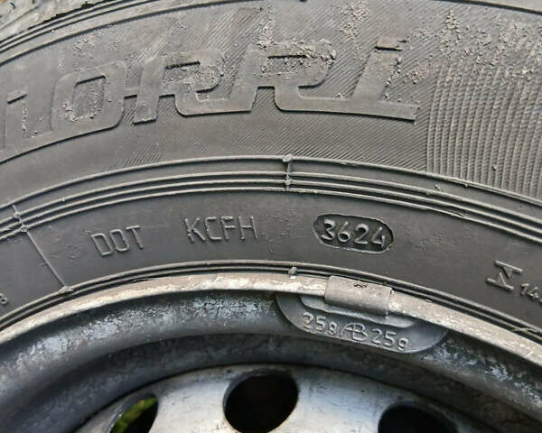 ВАЗ 2107 2001 в Славянске на Automoto.ua Красный ВАЗ 2107, объемом двигателя 1.5 л и пробегом 113 тыс. км за 1453 $, фото 3 на Automoto.ua