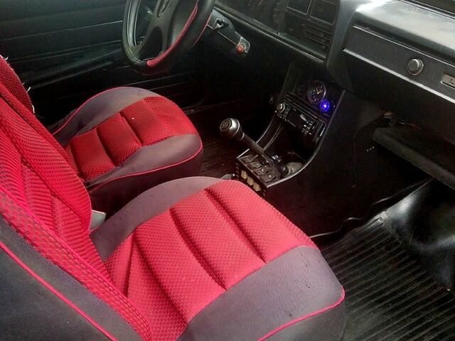 Красный ВАЗ 2107, объемом двигателя 1.5 л и пробегом 250 тыс. км за 1700 $, фото 1 на Automoto.ua