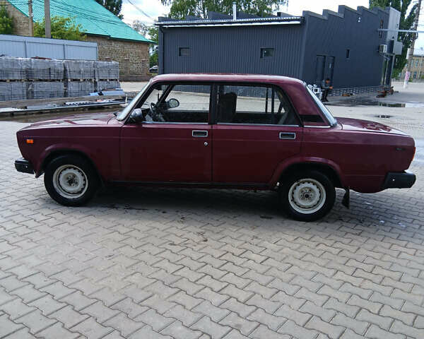 ВАЗ 2107 2001 в Славянске на Automoto.ua Красный ВАЗ 2107, объемом двигателя 1.5 л и пробегом 113 тыс. км за 1453 $, фото 2 на Automoto.ua