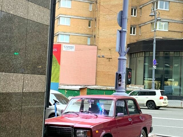 Красный ВАЗ 2107, объемом двигателя 1.5 л и пробегом 66 тыс. км за 1100 $, фото 5 на Automoto.ua